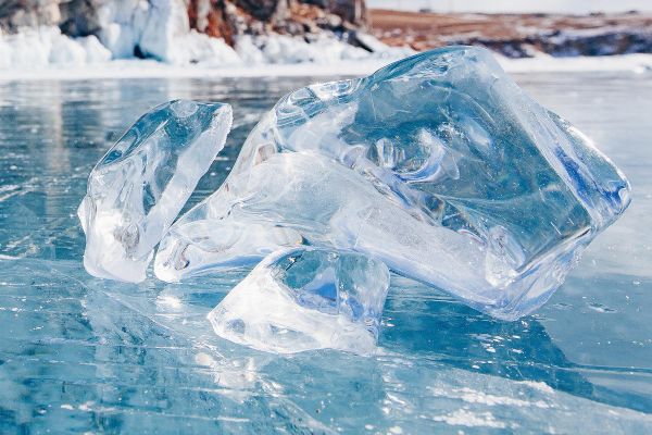 Фотосессия на льду Байкала