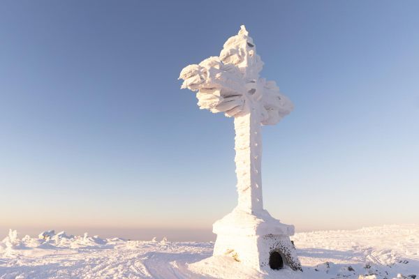 Экскурсия на снегоходах к скалам Верблюды и Кресту на горе Курган