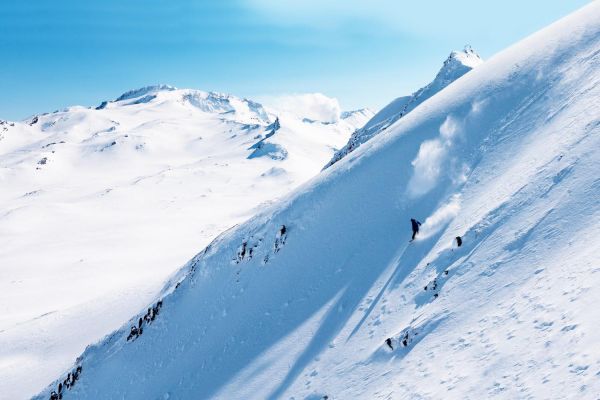 Премиальный хели-ски на Камчатке: 30 спусков с вертолета Eurocopter