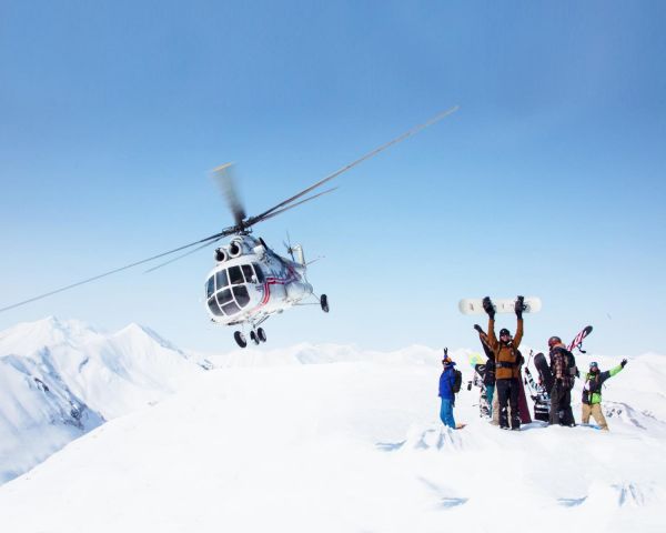 Премиальный хели-ски тур: катание с видом на вулканы Камчатки