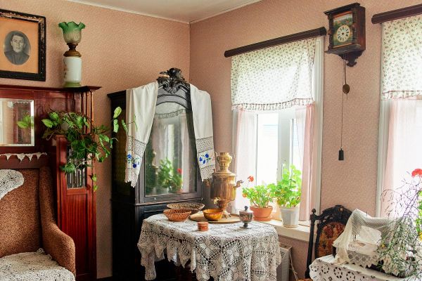 Экскурсия в музеи Вятского и мастер-класс по росписи игрушки