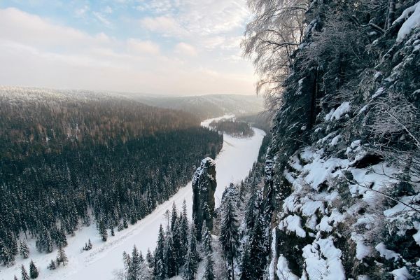 Экскурсия на Усьвинские столбы с подъемом в санях снегохода