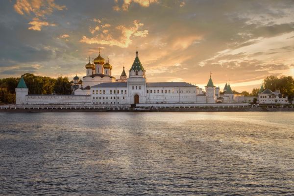 Экскурсия по Костроме с посещением Романовского музея