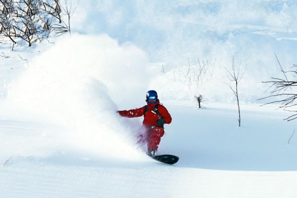 Зимний тур на Камчатку: хели-ски и фрирайд на снегоходах