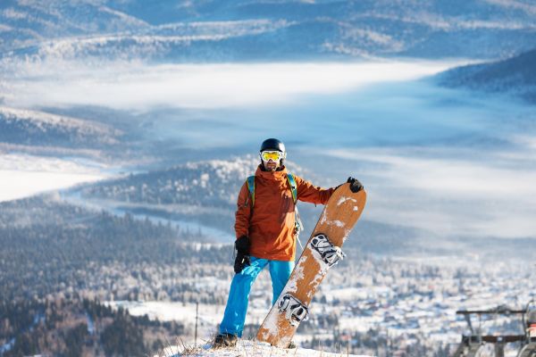 Фрирайд-тур полного дня в Шерегеше с заброской на снегоходах