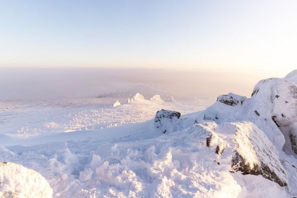 Экскурсия на снегоходах к скалам Верблюды и Кресту на горе Курган
