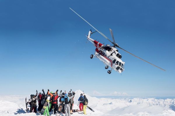 Зимний тур на Камчатку: хели-ски и фрирайд на снегоходах