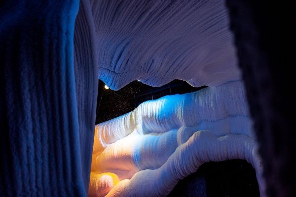 Экскурсия в ледяную пещеру в парке «Зарядье»