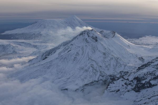 Фрирайд на Авачинском вулкане с заброской на снегоходах
