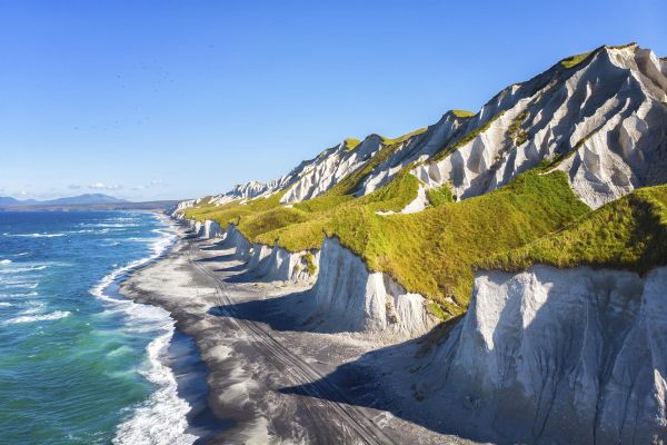 Вип-тур на остров Итуруп: вулканы, Белые скалы и термальные источники