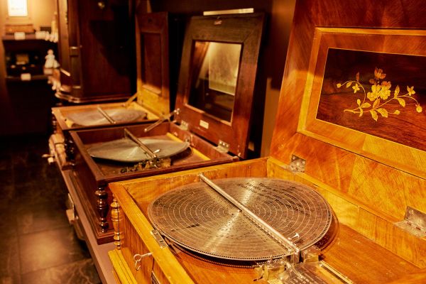 Экскурсия в музеи Вятского и мастер-класс по росписи игрушки