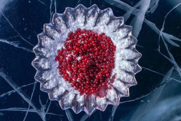 Сибирский обед  на льду Байкала