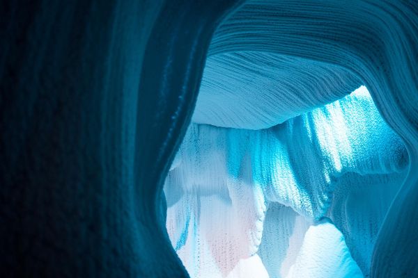 Экскурсия в ледяную пещеру в парке «Зарядье»