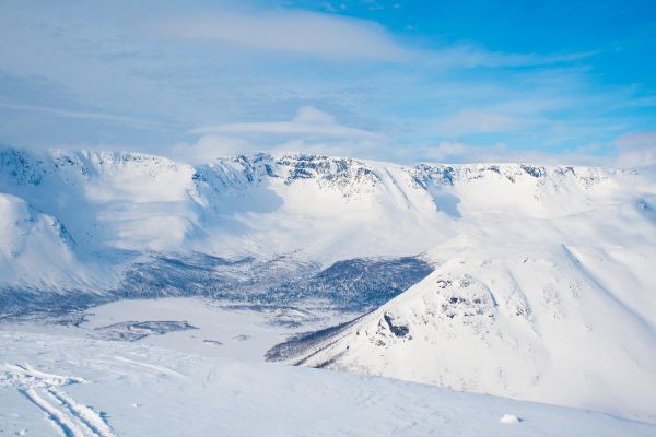 Экскурсия на снегоходах по перевалу Кукисвумчорр из Кировска