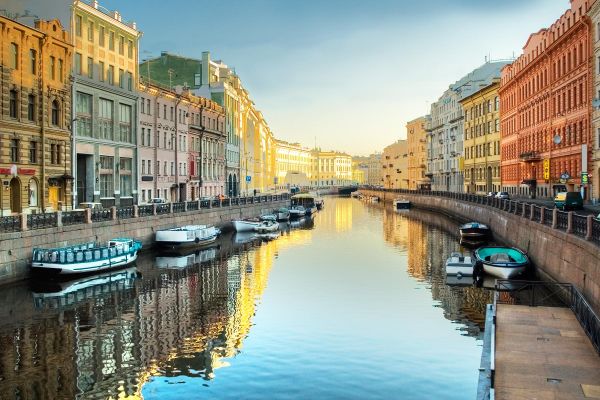 Экскурсии по каналам Петербурга: прогулки и нестандартные маршруты