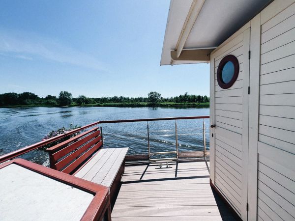 Экскурсия на лодке-плоту по реке в поселке Матросово