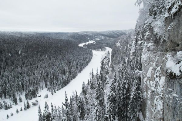 Экскурсия на Усьвинские столбы с подъемом в санях снегохода