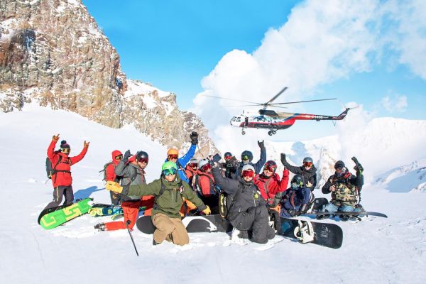 Зимний тур на Камчатку: хели-ски и фрирайд на снегоходах