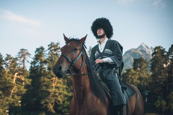 Тур в Архыз на 4 дня с экскурсиями на лошадях, джипах и квадроциклах