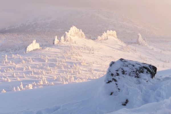 Экскурсия на снегоходах к скалам Верблюды и Кресту на горе Курган