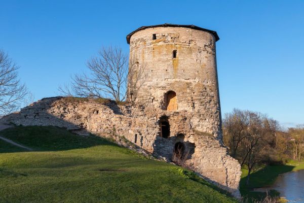 Вечерняя экскурсия по Пскову с посещением Гремячей башни