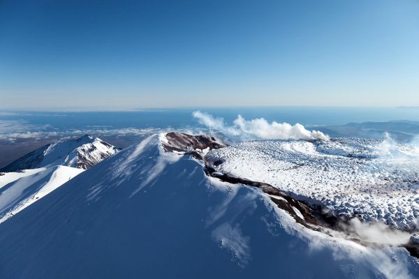 Фрирайд на Авачинском вулкане с заброской на снегоходах