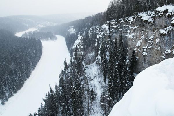 Экскурсия на Усьвинские столбы с подъемом в санях снегохода