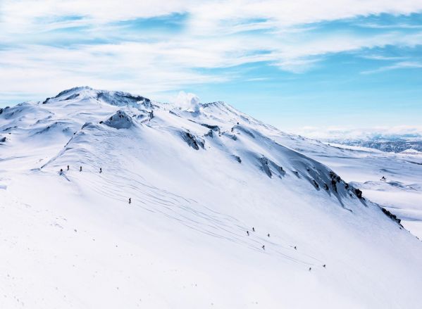 Премиальный хели-ски тур: катание с видом на вулканы Камчатки